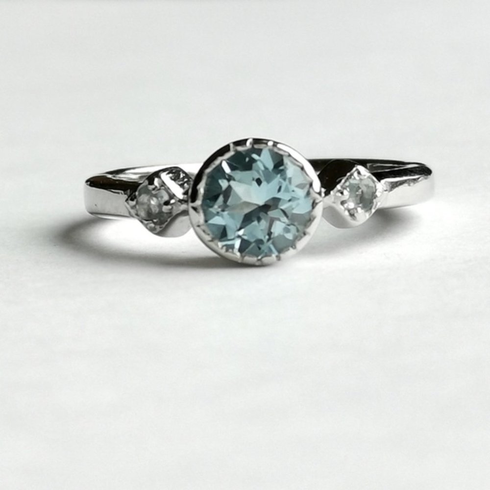 three stone sky blue topaz ring sterling silver size 8
